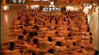 فرشته بلوند شگفت انگیز نیکی هیل از رابطه جنسی شدید لذت لباس خونگی سکسی می برد