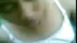 جیلیان به لباسهای سکسی الاغش کمک می کند