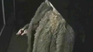 فرشته ای با لباس زیر زنانه، کندیس لوکا، توسط یک خروس لباس زیر حشری بزرگ لعنت شده است